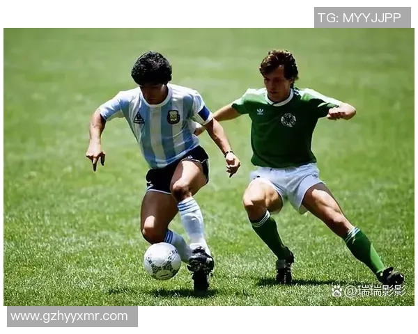 足球明星也爱平凡生活揭秘他们的普通鞋子背后的故事与情感